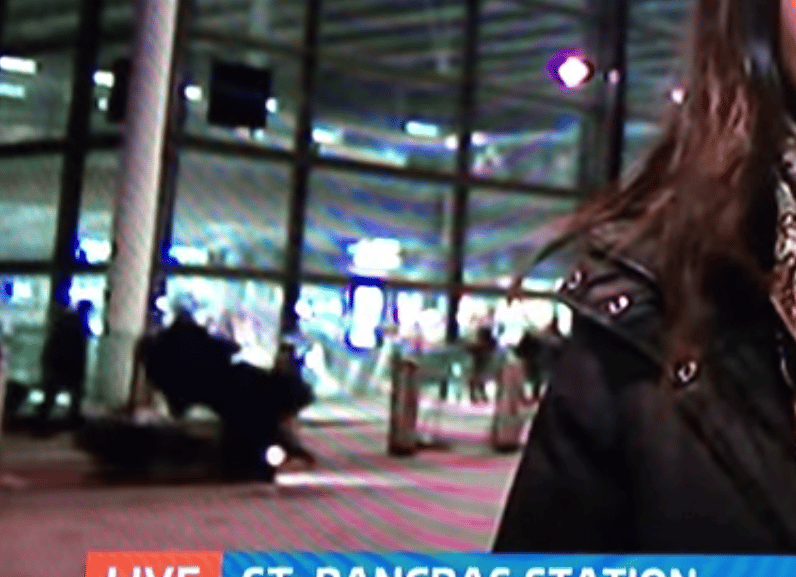 Élő adásban gázoltak el egy gyalogost - videó