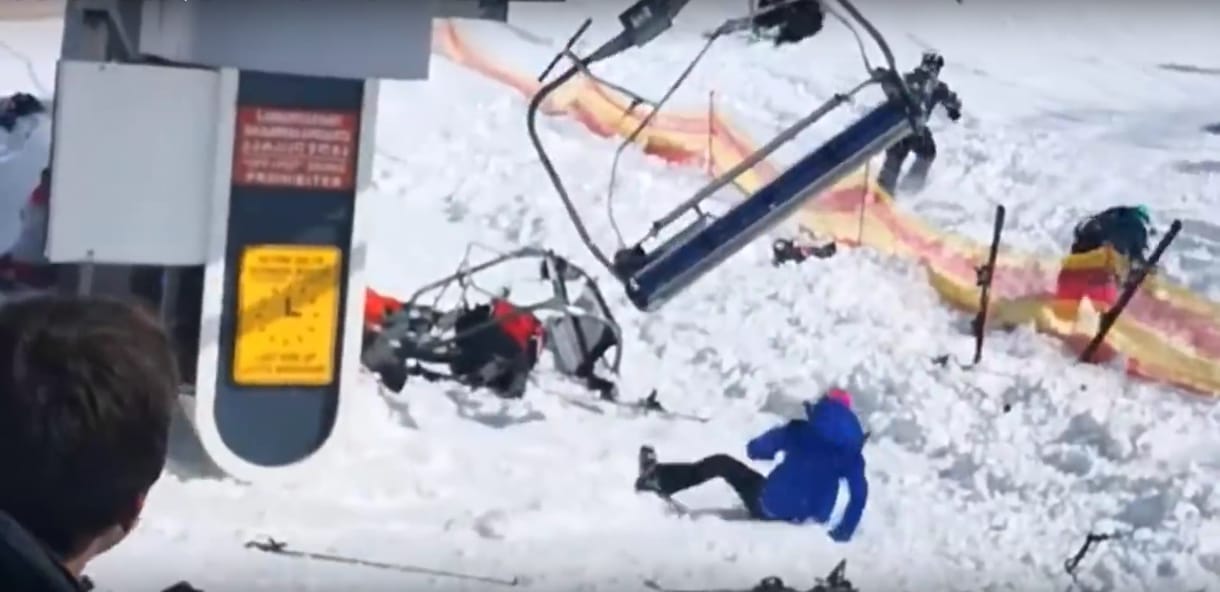 Elszabadult a sílift Grúziában, sorban repültek le róla az emberek - videó