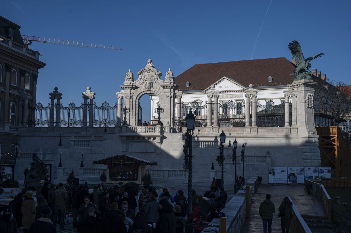 Elkészült a Habsburg-kapu és a Halászó gyerekek kútja a budai Várban