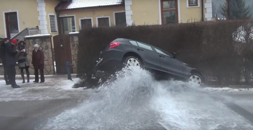 Óvatosan közlekedjen, ha nem akar úgy járni, mint ez a budakeszi autós - videó