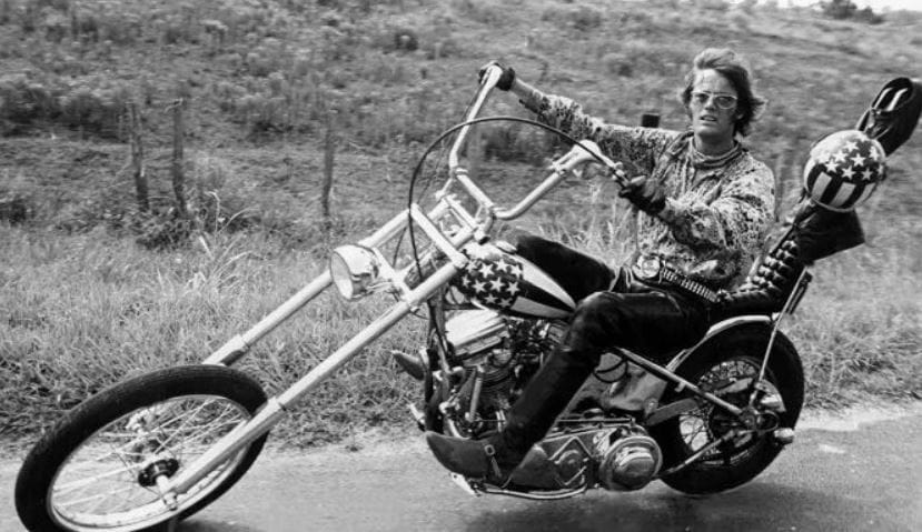 Eladó az Szelíd motorosok amerikai zászlós Harley-je