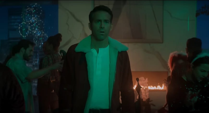 Ryan Reynolds a karácsony szellemeivel rúgja be az ünnepi szezont