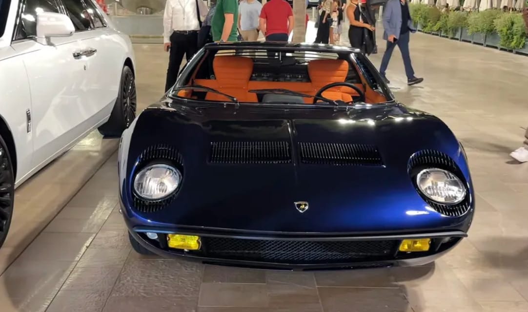Egy csodás olasszal, egy Lamborghini Miurával jár Lando Norris