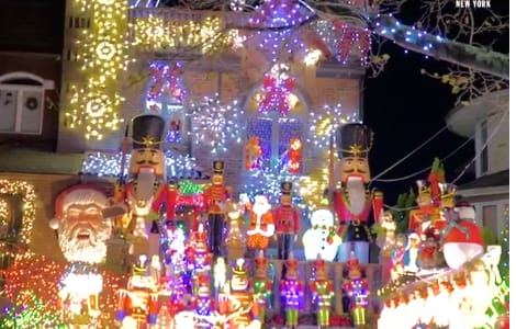 Ilyen most a hangulat New York legeslegkarácsonyibb környékén - videó