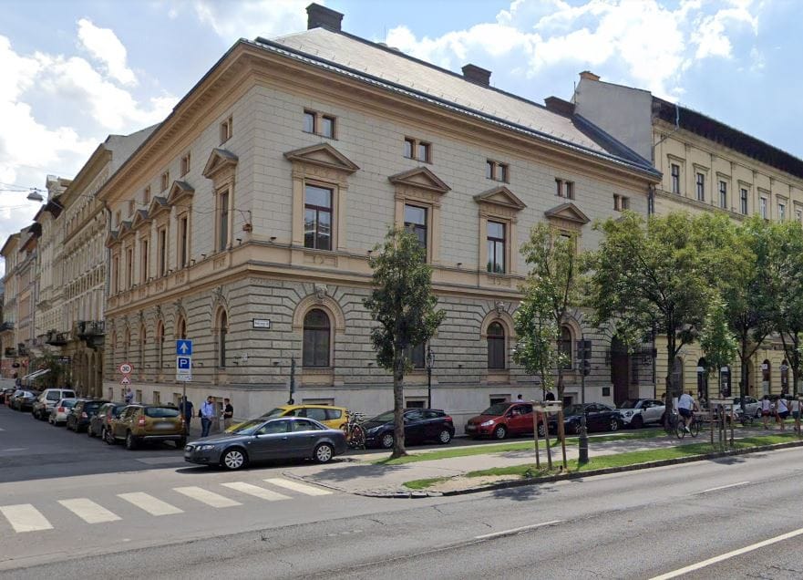 A Mészáros-birodalom új palotacége is Mészáros palotájába költözött