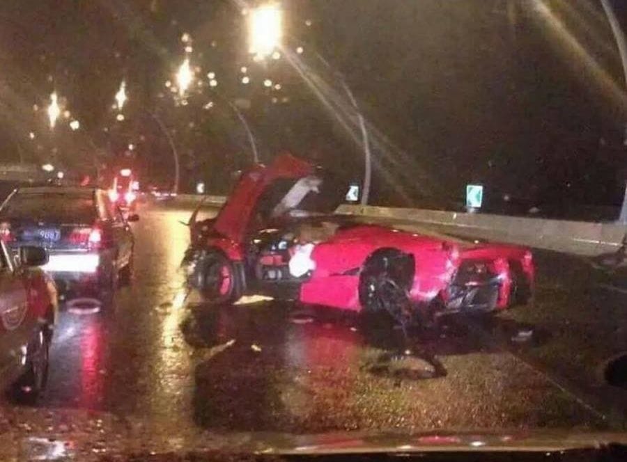 Ennyire csúnyán még sosem törték össze a 965 lóerős LaFerrarit