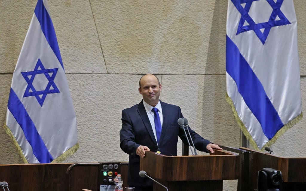 Izrael új kormányfője otthon van a Talmud és a Facebook világában is