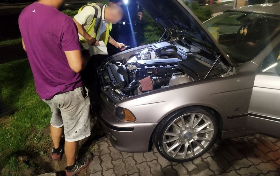 Tuningautós razzia volt Debrecennél, hangnyomáspróbázták a BMW-ket – videó