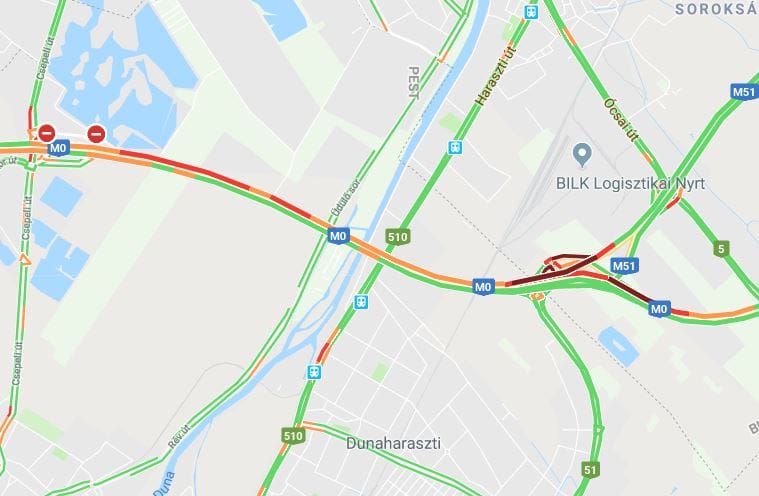 Több kilométeres a dugó az M0-son egy baleset miatt