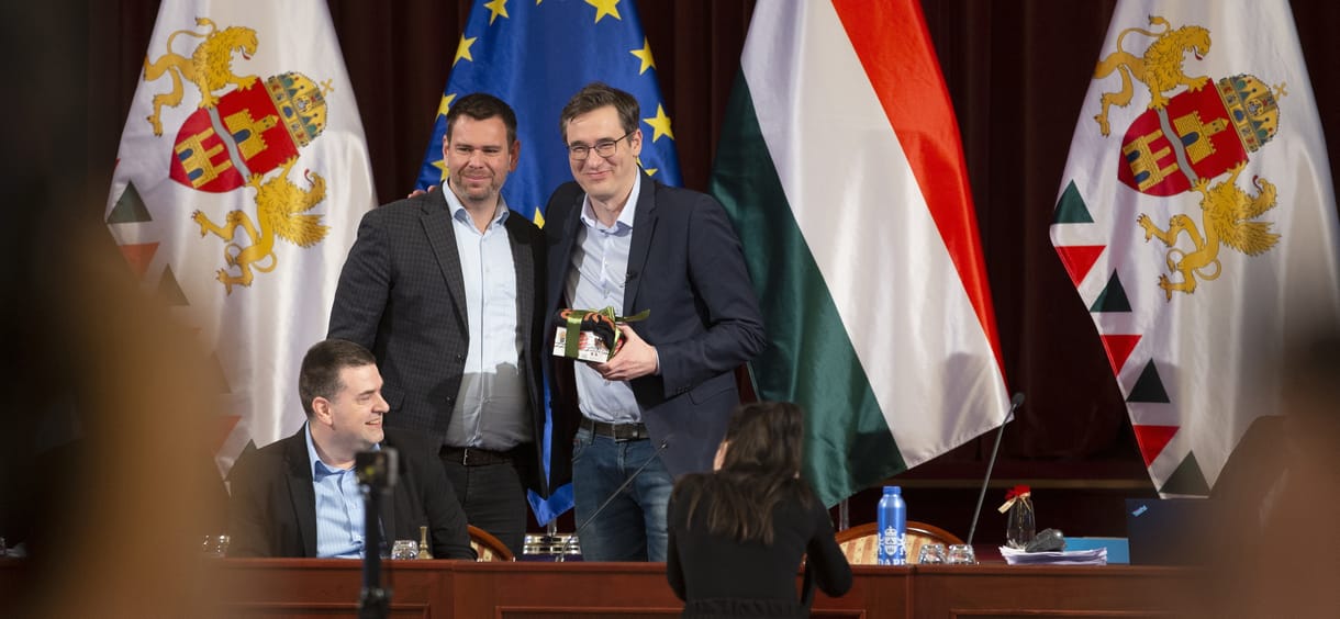 Huzakodás a budapesti városházán, lopakodó honvédségi reform, a választási körzethatárok megbuherálása – 2024 krónikája