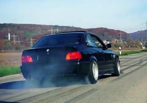 Így trombitál egymás mellett a BMW M3 mind az öt generációja – videó