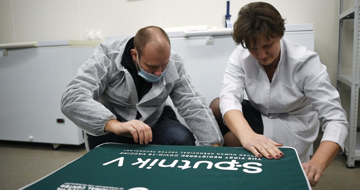 Kazahsztán elkezdi az orosz vakcina gyártását, jövőre tömegesen oltanak is