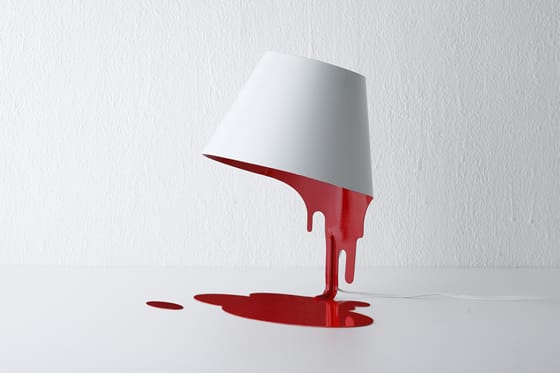 Véresen komoly design lámpa