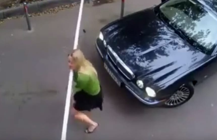 Ilyen az, amikor egy sorompó valóban akadályt jelent – videó