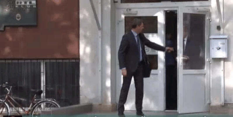 Tanítási időben beszélgetett diákokkal a fideszes államtitkár