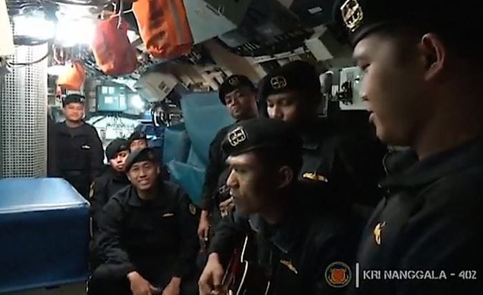 Előkerült egy videó, amelyen búcsúdalt énekel az elsüllyedt indonéz tengeralattjáró legénysége