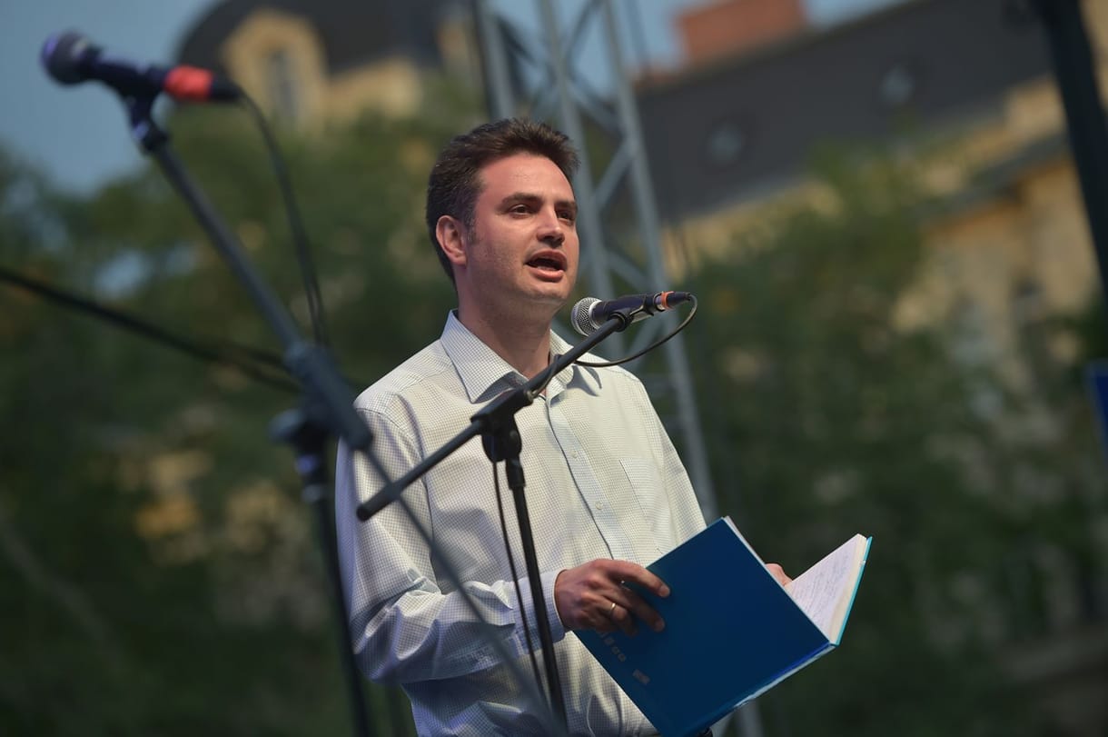 Márki-Zay mellett kampányolt a beteghordó, kirúgták a hódmezővásárhelyi kórházból