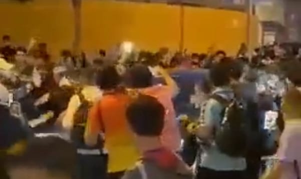 Megtámadták a szurkolók a Barcelona edzőjét az El Clásico után