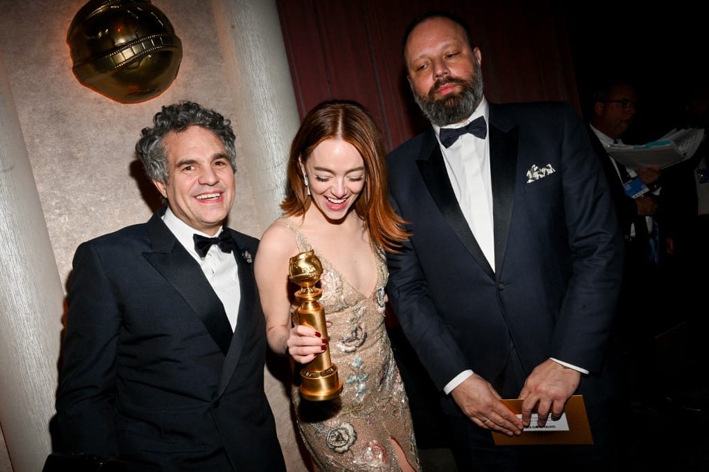 Emma Stone és Mark Ruffalo nem győzött betelni a magyar mekis kajával, mikor itt forgattak - videó