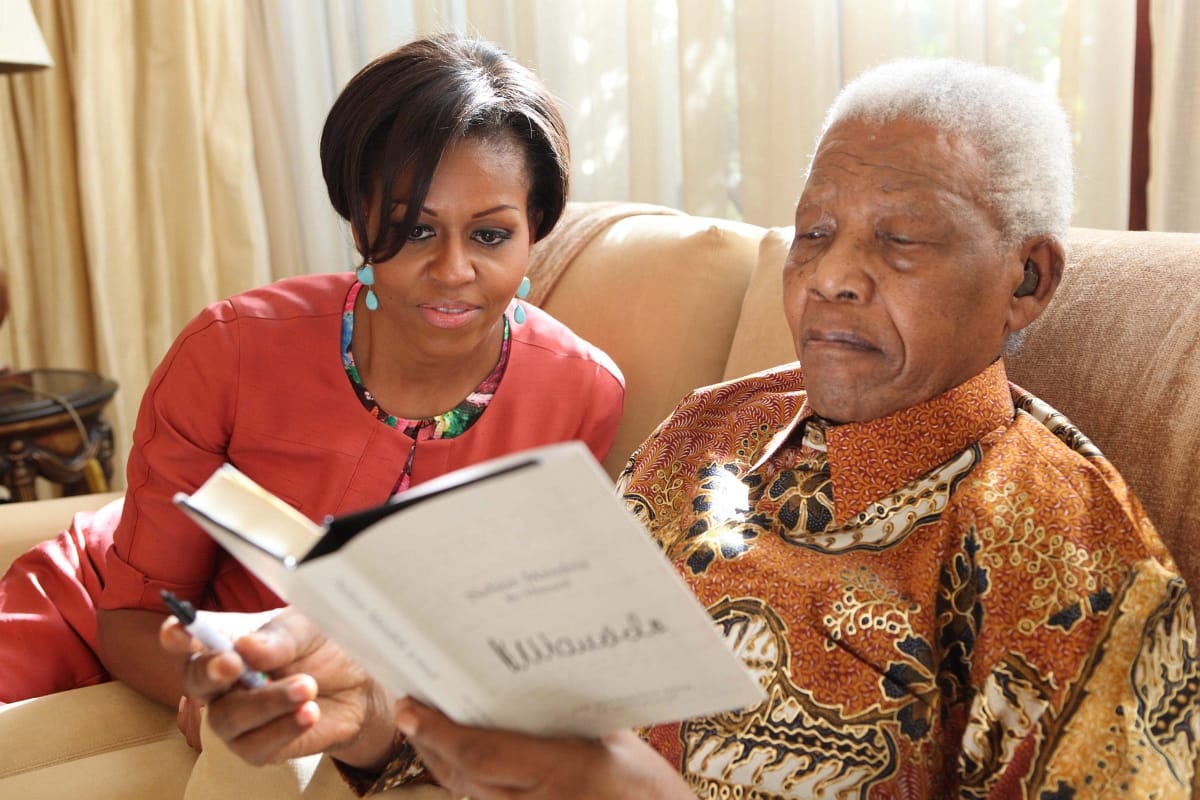 Meglátogatta Mandelát Obama felesége