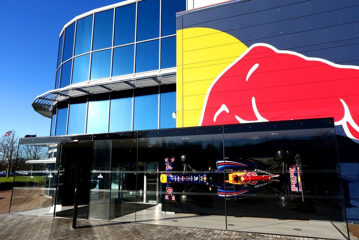 Megúszta a Red Bull örököse, hogy részegen halálra gázolt egy rendőrt