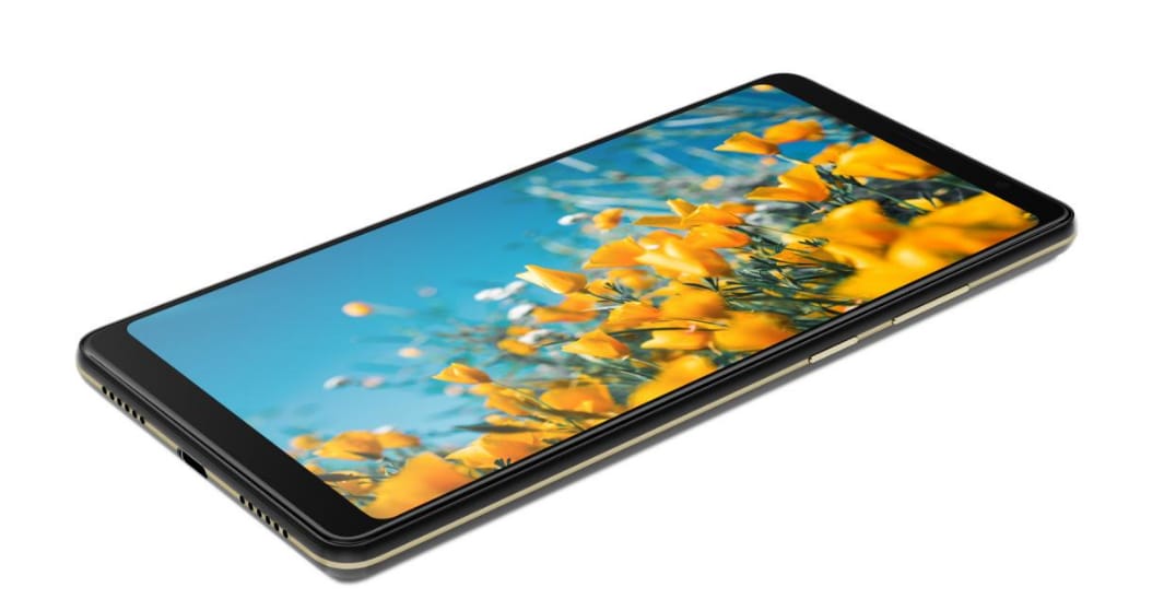 A Samsung és a Huawei ellen: összehajtható telefon helyett tablet-telefont készített a Lenovo