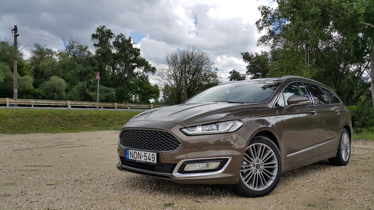 Ford Mondeo Vignale-teszt: jár a prémium