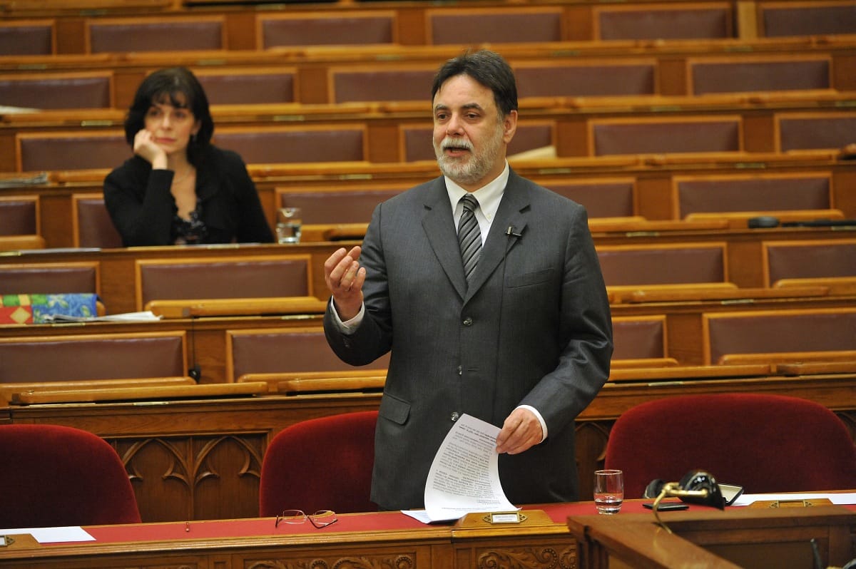 A kormány sürgetné, de lehet, hogy hetekig nem foglalkoznak velünk Brüsszelben