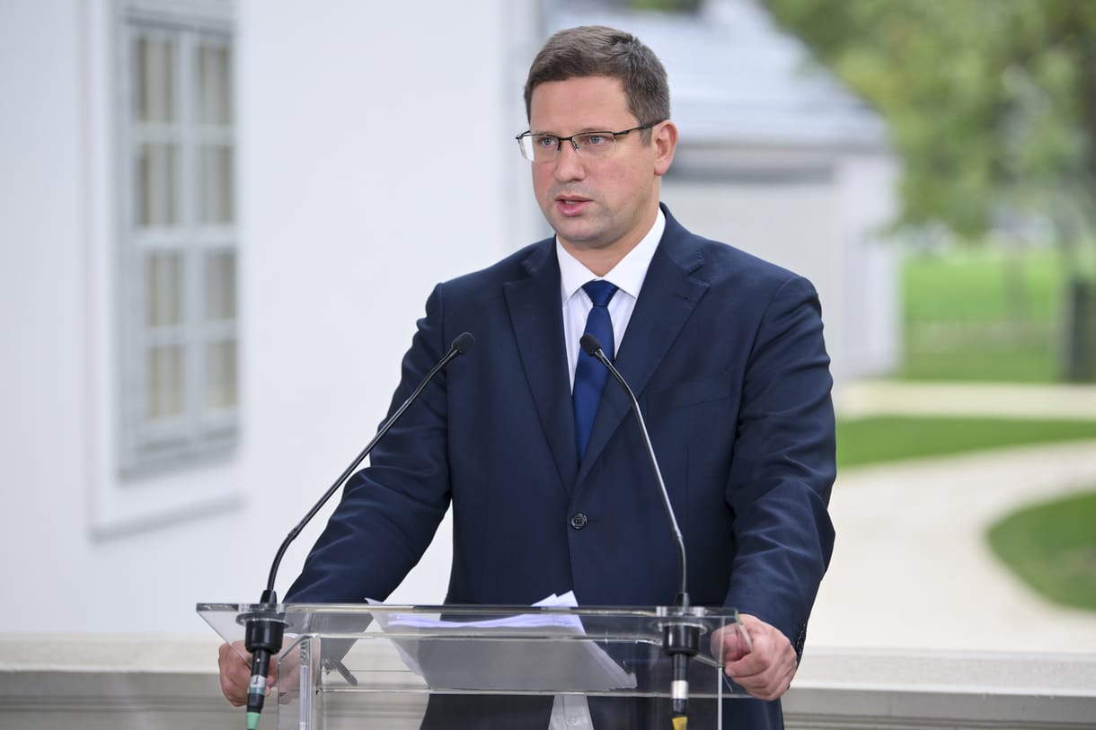 Kapcsoljuk Gesztet, a Tisza-kastélyt: kormányinfó, a témák közt Orbán Balázs és a „gazdasági semlegesség”
