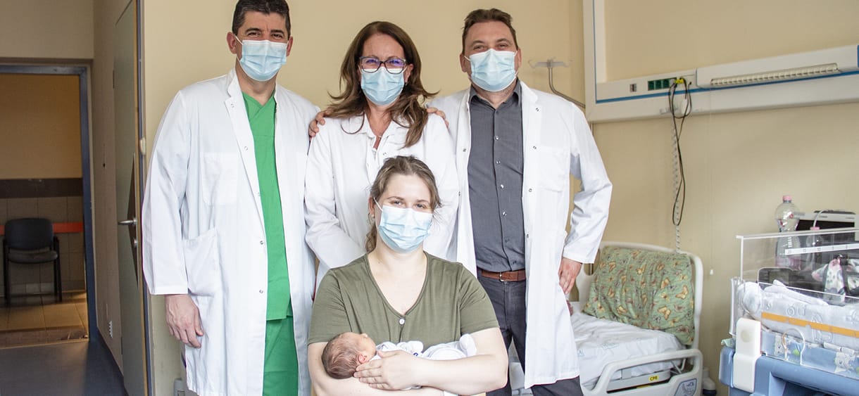 „Az első, amit mondani tudtam neki, hogy ne essen pánikba” – így jött világra a szívátültetett magyar édesanya gyermeke