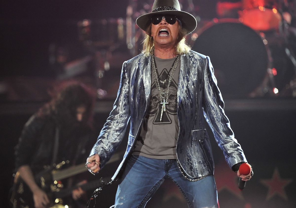 Nagyon dühös Axl Rose, mert kifosztották Párizsban