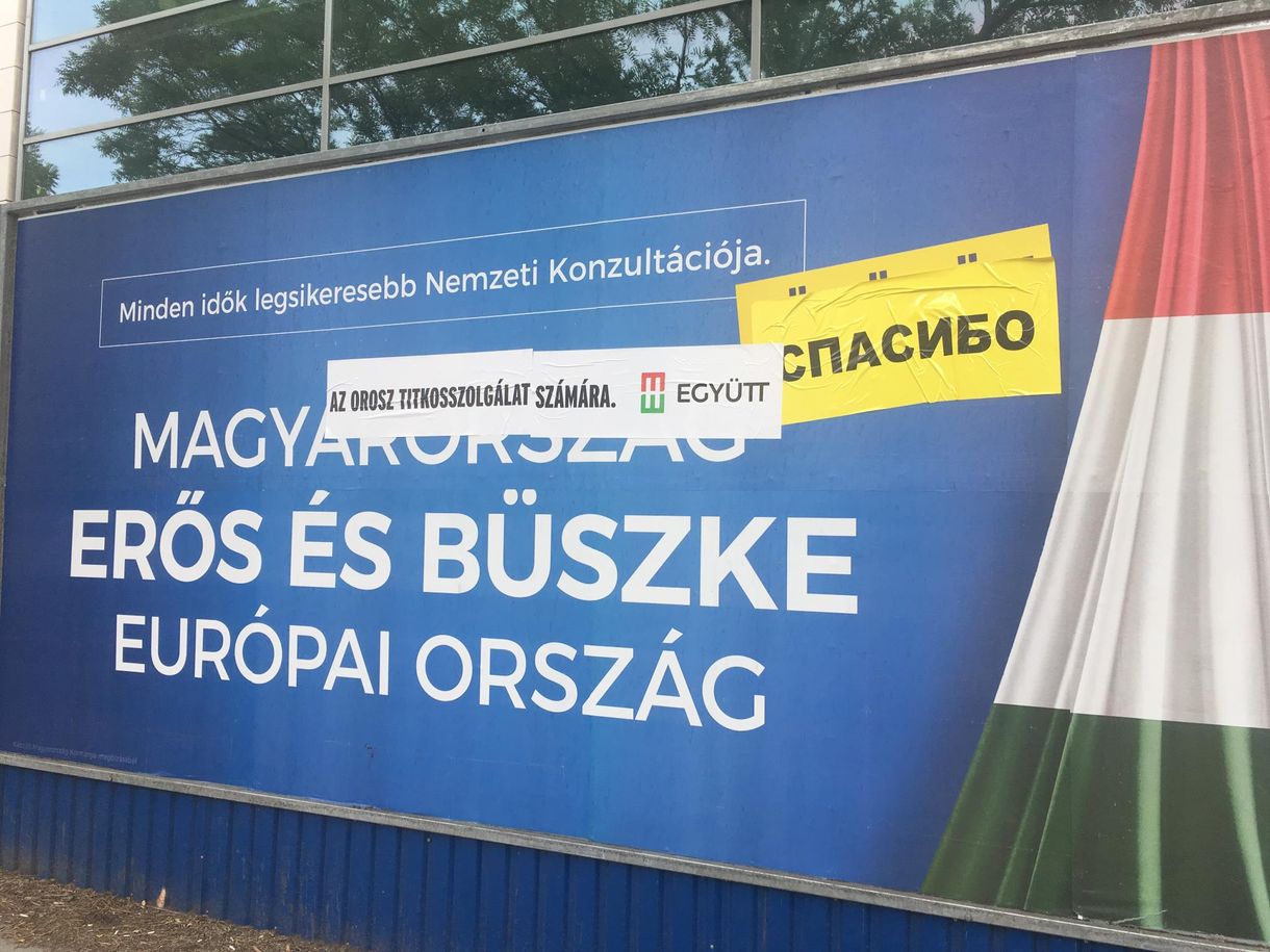 +18: Csak erős idegzetűeknek ajánlják Orbán ruszkisra hekkelt plakátját