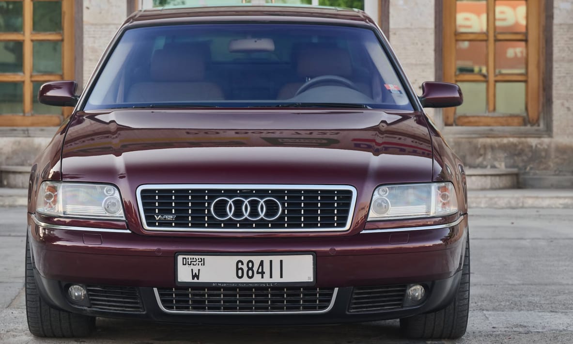 Nem egy tipikus nepper autó, ez a 20 éves alig használt Audi A8L W12