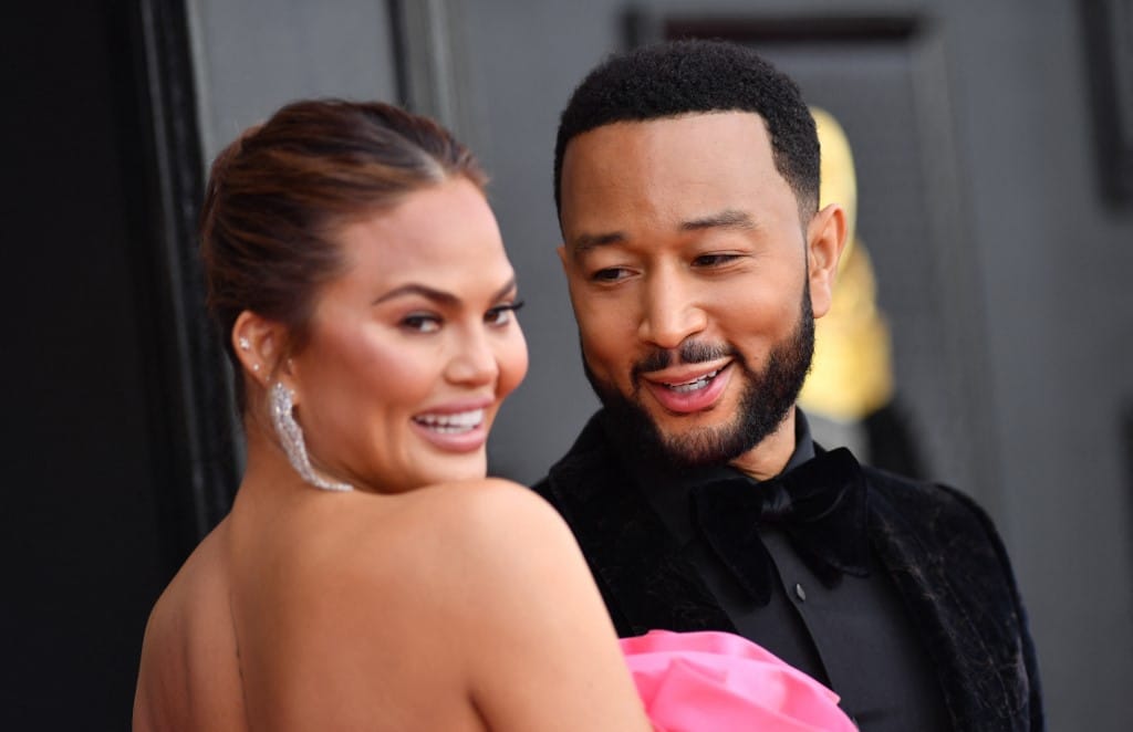 Itt az első fotó Chrissy Teigen és John Legend kisbabájáról