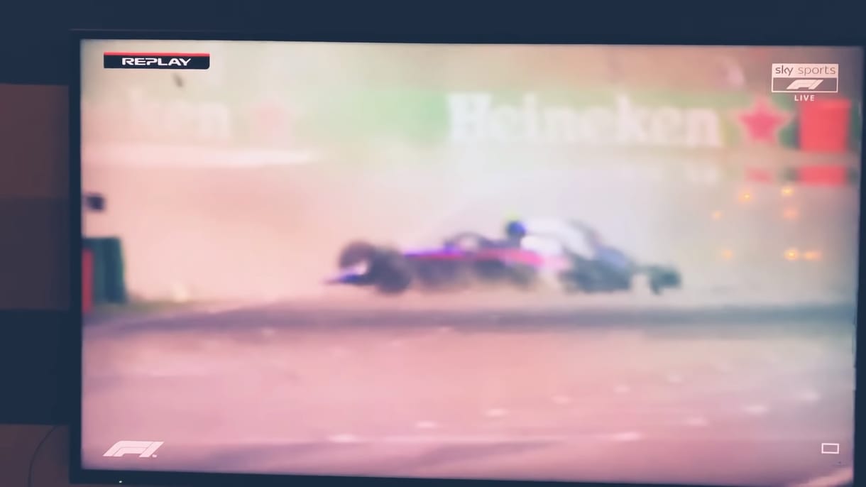 F1: Albon darabjaira törte az autóját a harmadik kínai edzésen