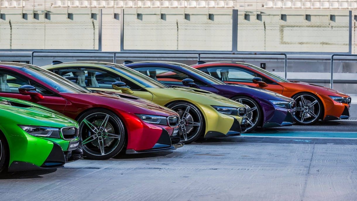 Ilyen színkavalkádban sem láttuk még a BMW i8-at