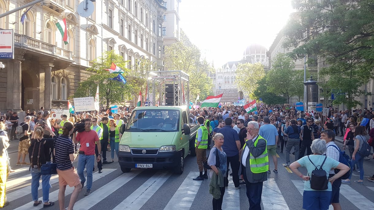 Élő bejelentkezésünk a szombati 2.0-s tüntetésről