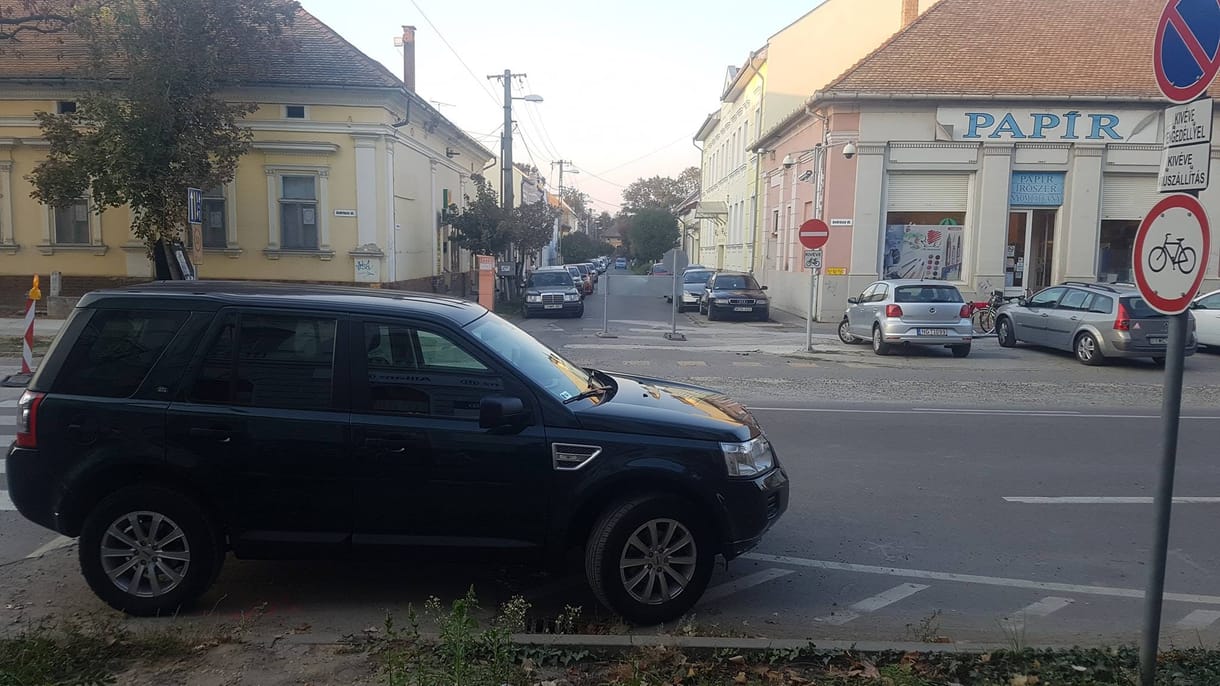 Tilosban parkolt Lázár, nem zavarta túlzottan, hogy rajtakapták