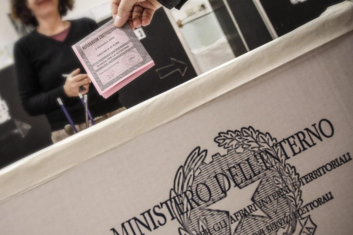 Az olaszok népszavazáson dönthetnek az állampolgársághoz jutás könnyítéséről, Salvini strandolásra buzdít voksolás helyett