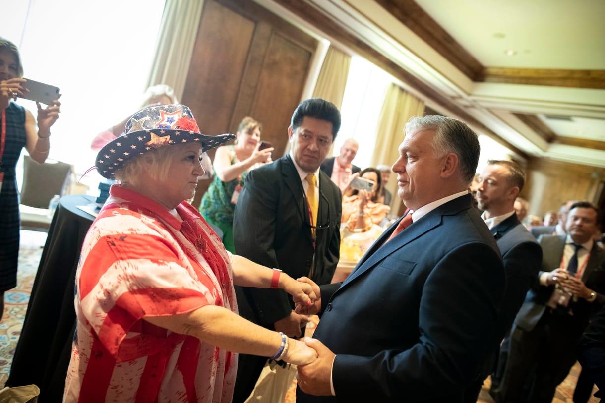 Ujhelyi: A veszélyhelyzetre hivatkozva tartják vissza Orbánék amerikai útjának részleteit