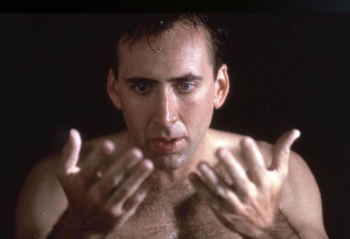 Nicolas Cage kínos karaokéja a nap legrosszabb videója