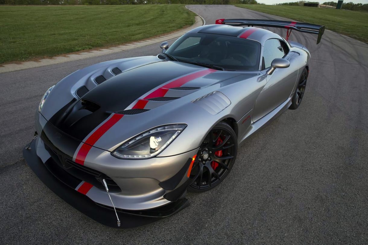 Hihetetlen, de ez tényleg egy közúti használatra szánt Dodge Viper