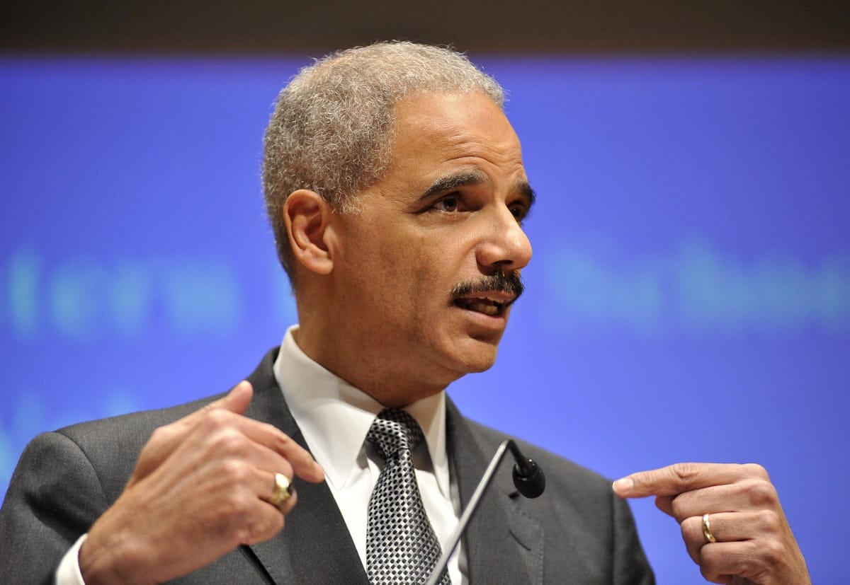 Holder: törvényes megölni az amerikai állampolgárságú terroristákat