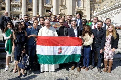Kitette a kormány a Hungary Helps utazó nagykövetének szűrét