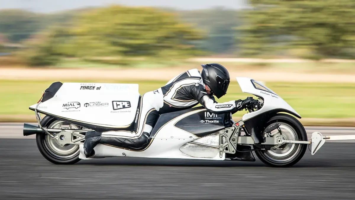 Gőzmeghajtást kapcsoltak egy motorkerékpárra, 289 km/h-ra gyorsult – videó