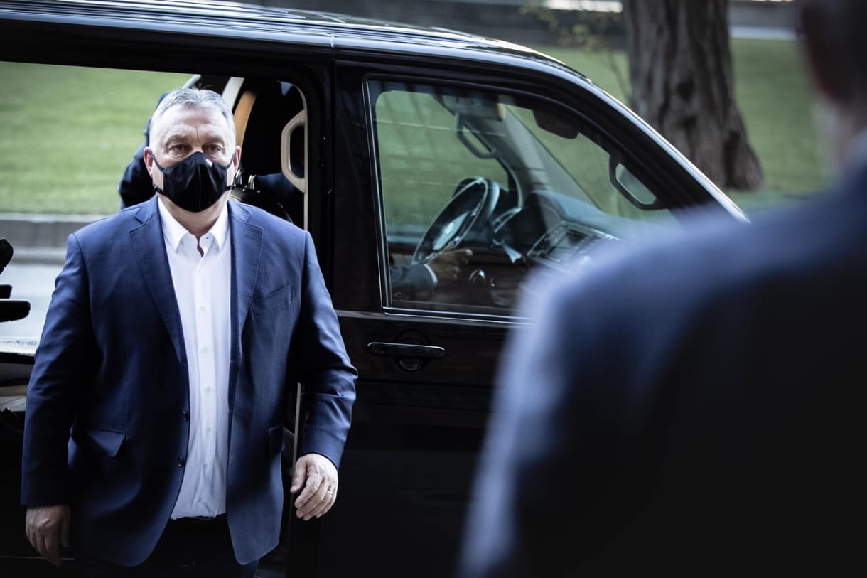 Orbán Viktor: Megszűnik a kijárási tilalom, eltörlik a köztéri maszkviselést