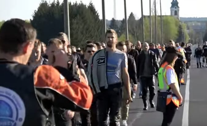 Videó: Több százan emlékeztek a részeg autós által halálra gázolt motorosra
