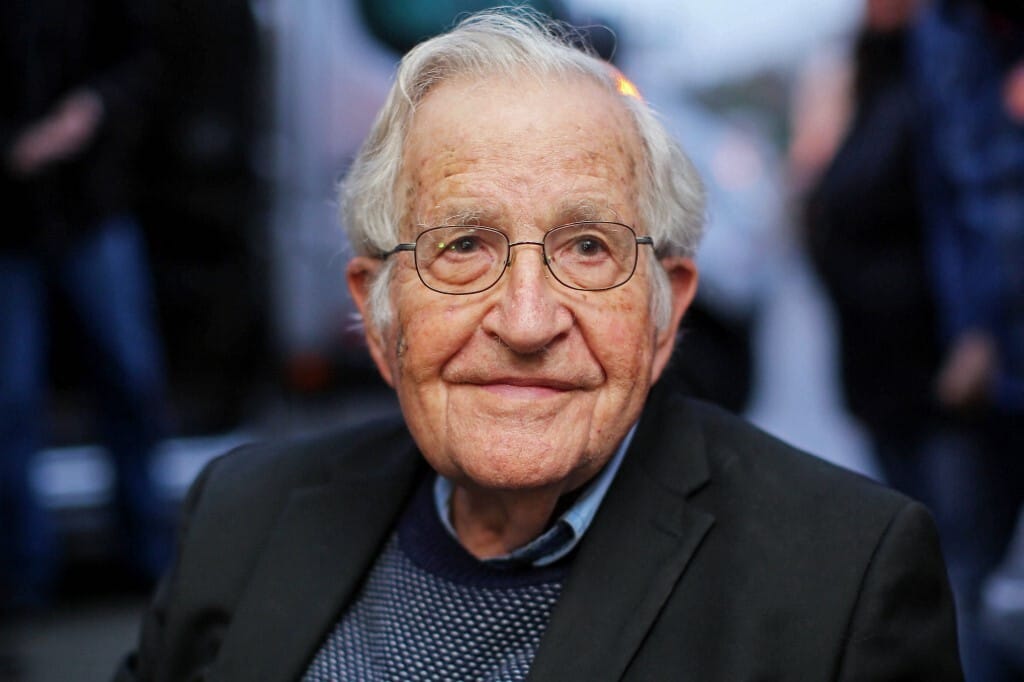 Halálhírét keltették, de nem halt meg Noam Chomsky