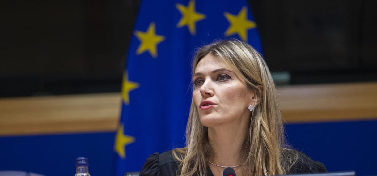 A görög hatóságok befagyasztották a korrupcióval vádolt EP-alelnök összes vagyonát