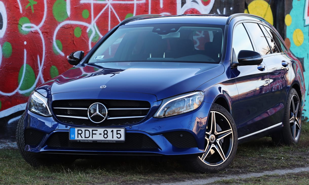 10 millió körül vehető meg itthon a legnépszerűbb Mercedes – de mit tud ennyiért?